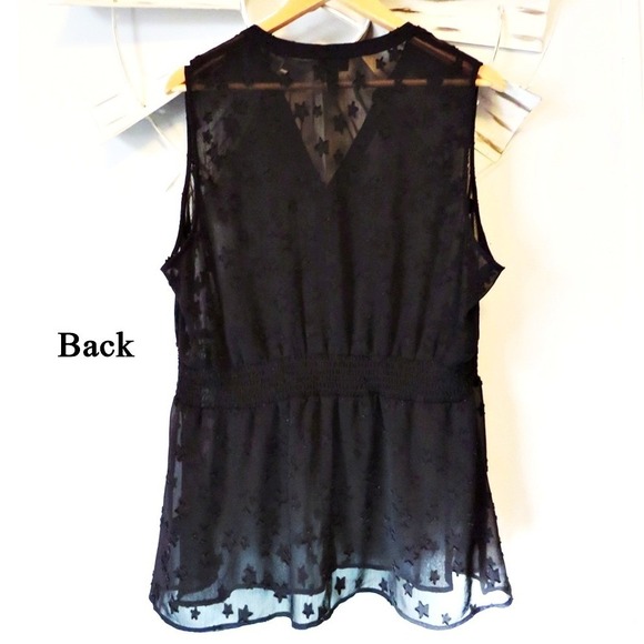 Torrid Black Semi Sheer Sleeveless Button-Down Blouse w/ Star Detail in a Size 1 - Picture 7 of 7